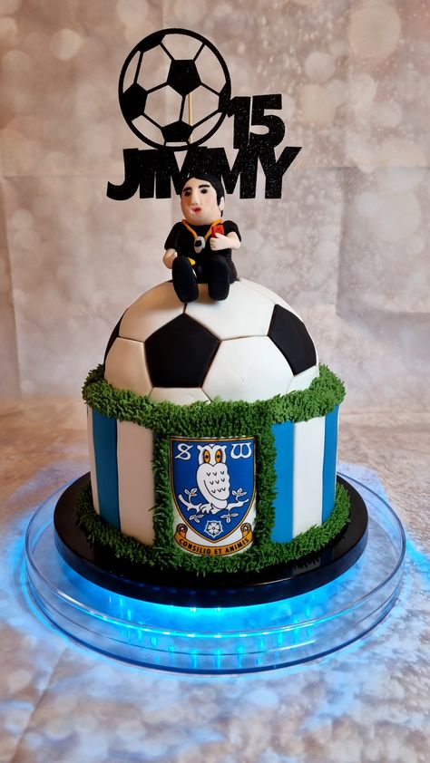 Football Team Cake, Team Cupcakes, Football Topper, Wednesday Cake, Football Cake Toppers, 12th Birthday Cake, Cake Video, Sheffield Wednesday, Owl Cake