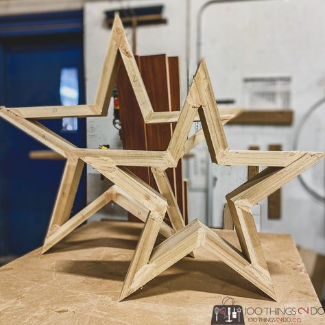 Wooden Star Tree Topper Diy, Star Xmas Decorations, Wooden Christmas Tree Star Topper Diy, How To Make A Wooden Star, Diy Stars Crafts, Christmas Wood Diy Projects, Christmas Decor Wood Diy, 2x4 Trees, Diy Wooden Stars Pattern