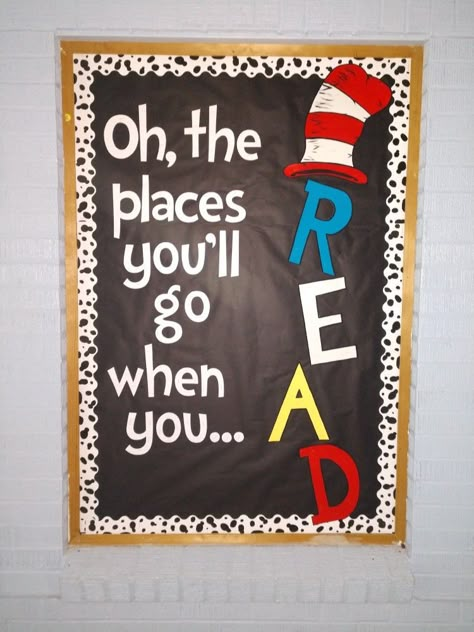 Bulletin Board Ideas Reading, Teacher Bulletin Board Ideas, Doctor Suess Classroom, Dr Seuss Classroom Theme, Dr Seuss Classroom Door, Dr Seuss Decorations, Dr Seuss Bulletin Board, Dr Seuss Theme, School Library Bulletin Boards