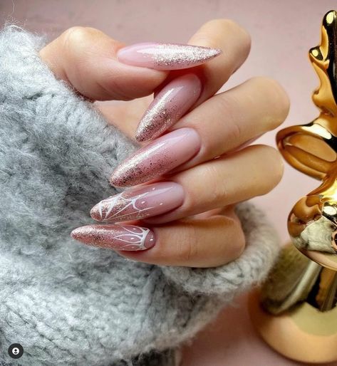 50+ Cool Winter Nails For 2022 - The XO Factor Unghie Sfumate, Unghie Nail Art, Gold Nail Designs, Indigo Nails, Christmas Gel Nails, Xmas Nails, Christmas Nail, Best Acrylic Nails, Gold Nails