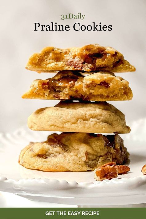 These New Orleans Pecan Praline Cookies with Salted Caramel are the most decadent, delicious, southern-inspired treat you can imagine. Think... oozing warm caramel and melty chocolate. In a cookie. That you can make in minutes. Yes, it's utterly divine. Pecan Praline Cookies, Christmas Dinner Party Ideas, Caramel Pecan Cookies, Best Holiday Desserts, Gingerbread Oatmeal, Praline Cookies, Nyc Cookies, Tea Party Recipes, 31 Daily