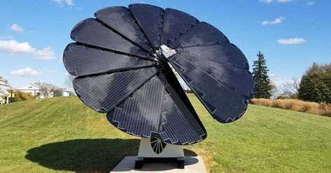 the smartflower all-in-one photovoltaic system takes the form of a flower, with solar panel ‘petals’ that automatically unfurl when the sun rises. How Solar Energy Works, What Is Solar Energy, Solar Energy For Home, Small Solar Panels, Solar Energy Facts, Solar Energy Projects, Solar Flower, Photovoltaic System, Solar Power House