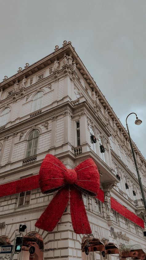 Vienna Christmas Aesthetic, Vienna Aesthetic Wallpaper, Wien Christmas, Vienna Wallpaper, Vienna Winter, Vienna Aesthetic, Travel Poses, Vienna Christmas, Dream Castle