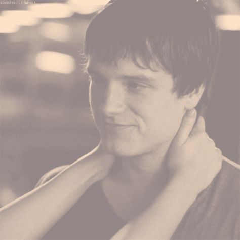 Whistle Baby Josh Hutcherson, Josh Hutcherson Eyes, Josh Hutcherson Smile, Josh And Jennifer, Half Smile, Hunger Games Peeta, Peeta Mellark, Josh Hutcherson, Actrices Hollywood