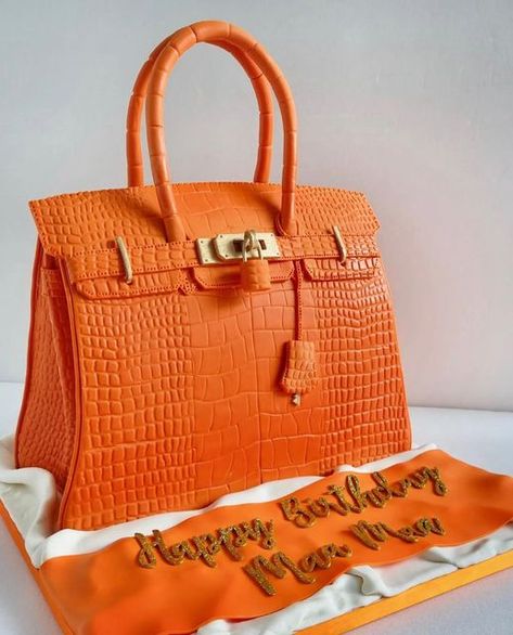 Best Cakes SG Malaysia on Instagram: "This bag is so cool and real that we just have to feature it! @celebratewithcakesg did it so well! How many ladies here dream of a refined Birkin bag like this? 🙌 Do note that this post is totally honest and not so sponsored in anyway like all our usual features. All from the heart and desire to shoutout interesting and well done cakes and bakes! #sgbakes #bagcake #birkincake #sgbakers #sgbakery #ryotoestersp #ryoto #bakinglove #bakingingredients #mal Birkin Cake, Hermes Cake, Hennessy Label, Purse Cakes, Handbag Cakes, Best Cakes, Purse Cake, Sugar Shoes, Minnie Rose