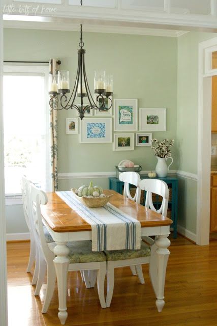 light green walls dining room Light Green Kitchen Walls, Green Dining Room Walls, White Dining Room Decor, Light Green Kitchen, White Kitchen Makeover, Dining Room Wall Color, Green Kitchen Walls, Kitchen Dining Room Combo, Farm House Dining Room