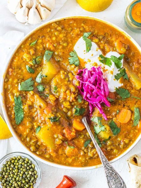 and Soup With Curry, Best Lentil Recipes, Mung Bean Soup, Curried Lentil Soup, Plant Based School, Creamy Pasta Salads, Chickpea Stew, Bean Soup Recipes, Chickpea Recipes