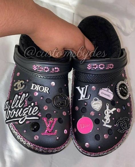 Black Crocs With Pink Charms, Black Customized Crocs, Blinged Crocs, Croc Designs, Bedazzled Crocs, Croc Ideas, Croc Outfits, Designer Crocs, Cool Crocs