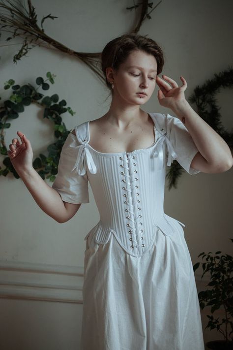 16th Century Corset, 18th Century Hairstyles, Stays Corset, 16th Century Fashion, Tudor Period, Queen Elisabeth, Rococo Fashion, Europe Fashion, Corset Lingerie