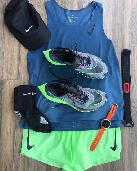 Runners Aesthetic, Running Vibes, Running Outfit Men, Track Workout Training, Running Fits, Athlete Running, Training Outfit, Running Photos, Jogging Outfit