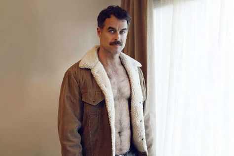 #murraybartlett Murray Bartlett, Looking Hbo, Best Dressed Man, Australian Actors, Plaid Pants, Shearling Jacket, Serie Tv, Men Dress, A Man