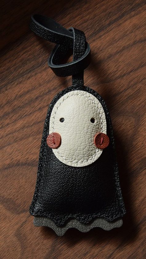 Studio Ghibli Keychain, Ghibli Keychain, Anime Keychain, Diy Leather Bag, Yarn Thread, Key Bag, Paper Crafts Origami, No Face, Leather Projects