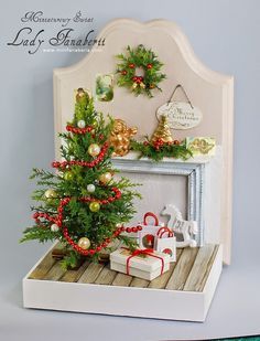 Room Box Miniatures, Christmas Miniatures, Christmas Shadow Boxes, Retro Christmas Tree, Room Boxes, Dollhouse Christmas, Miniature Diy, Miniature Crafts, Miniature Christmas