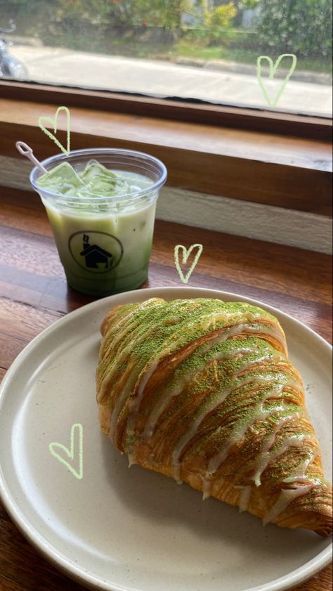 Matcha Croissant, Iced Matcha Latte, Iced Matcha, Matcha Latte, Cebu, Coffee House, Aesthetic Food, Matcha, Baking