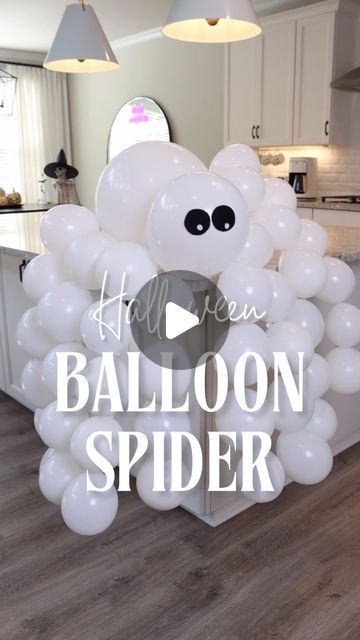 Sara Jane (ChicOnTheCheap) on Instagram: "Make this adorable balloon spider at your next Halloween party 🎃 ✨
•
•
•
•
•
#halloween #halloweendiy #halloweendecor #balloonart #balloonartist #halloweenlife #halloweenparty #🎃" Spider Web Balloons, Ballon Spider, Halloween Bubble Balloons, Boo Balloons Halloween, Balloon Ghost, Balloon Spider, Halloween Balloon Sculptures, Party Halloween, Balloon Art