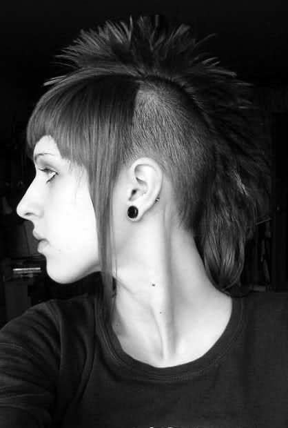 chelsea hawk :) Chelsea Mohawk, Skinhead Girl, Mohawk Hairstyles, Punk Hair, Hair Tattoos, Punk Girl, Shaved Sides, Alternative Hair, Hair Designs