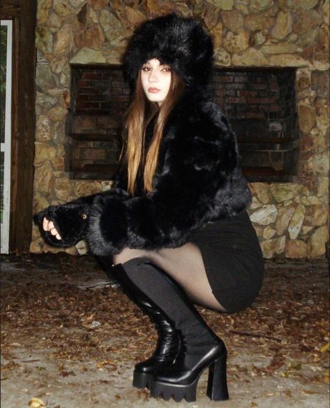 Russian Clothes Aesthetic, Russian Outfits Street Style, Russian Aesthetic Outfit, Ushanka Hat Aesthetic, Russian Woman Aesthetic, Russian Fashion Street, Ushanka Outfit, Fluffy Coat Outfit, Werewolf Woman