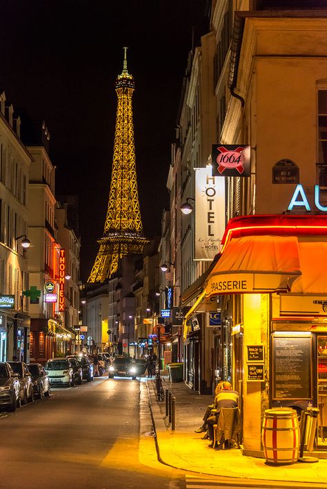 Annacore Vibe, Paris Aesthetic Photos, Street View Night, Paris Night View, Paris Night Aesthetic, European Streets, Paris Francia, France Aesthetic, Paris Vibes