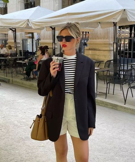 Marine Outfit Women, Red Lipstick Outfit, Marine Diet, Red Blazer Outfit, Chic Office Outfit, Comfortable In Your Own Skin, Outfit Inspo Spring, Estilo Chic, Instagram Beauty