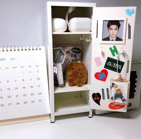 Mini Locker, Pc Decoration, Locker Decorations, Kpop Diy, Desk Inspo, Room Makeover Inspiration, Home Desk, Room Setup, House Room