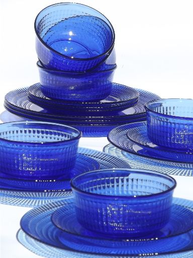 cobalt blue Mexican glass dishes set for 6, Crisa Mexico / Libbey glass Cobalt Glassware, Blue Dinnerware Sets, Blue And White Dinnerware, Blue Glassware, Fantasy Furniture, Blue Dishes, Glass Dinnerware, زجاج ملون, Cobalt Glass