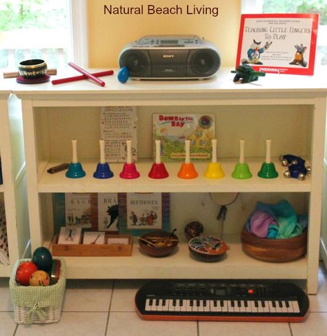 Great ideas for Montessori inspired music for preschoolers. Don't miss the awesome free printables for musical instruments and Montessori Music activities Music Play For Preschoolers, Playroom Music Area, Music Area Preschool, Preschool Music Center, Music Center Preschool, Music For Preschoolers, Montessori Music, Learning Centers Preschool, Preschool Music Activities