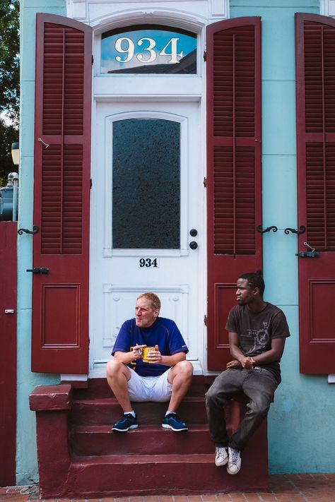 People watching in the French Quarter - Travel photography and guide by ©️️ Natasha Lequepeys for "And Then I Met Yoko". #neworleans #nola #photoblog #streetphotography #travelitinerary #fujifilm People Watching Photography, New Orleans Itinerary, Life Drawing Reference, Humans Of New York, The French Quarter, Let The Good Times Roll, People Watching, Pose References, Good Times Roll