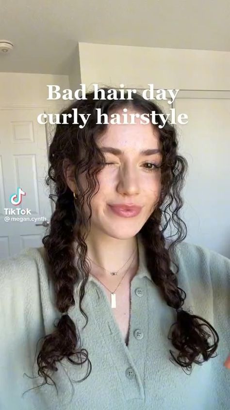 Day Two Curly Hairstyles, Wash Day Hairstyles Curly Hair, Outfit For Curly Hair, Curly Bad Hair Day Hairstyles, Curly Aesthetic Hairstyles, Hairstyles For Bad Hair Days Curly, Greasy Curly Hairstyles, How To Style Curly Hair Ideas, Mid Curly Hairstyles