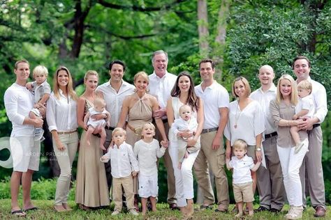 Family White Shirt And Jeans Photoshoot, Group Picture Outfit Ideas, All White Photoshoot Family Portraits, Family Photo Outfits Denim And White, Family Pictures Jeans And White Shirts, White T Shirt Family Photoshoot, All White Family Photoshoot, Jeans And White Shirt Family Pictures, White And Denim Family Pictures