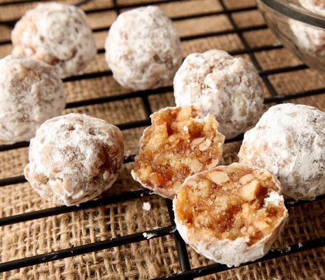 Old-Fashioned Date Balls - Brownie Bites Blog Date Balls Nut Free, Date Nut Balls Rice Krispie, Date Nut Balls Recipe, Date Nut Balls, Dessert Balls, Nut Balls, Pecan Balls, Ball Cookies, Rolo Cookies