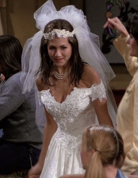 Jennifer Aniston Wedding Dress, Wedding Dresses 90s, Wedding Dress 80s, Jennifer Aniston Wedding, Dress 90s Style, Rachel Green Hair, Retro Wedding Dresses, Wedding Dressses, Retro Bride