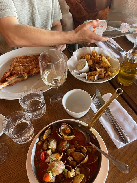 Seafood Restaurant Aesthetic, Couple Lunch Date, Couple Lunch Date Aesthetic, Lunch Aesthetic Restaurant, Date Lunch, Lunch Summer, Restaurant Aesthetic, Dream Dates, Summer Lunch