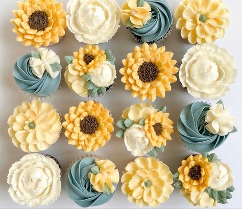 Blue Wedding Cupcakes, Sunflower Table Centerpieces, Sunflower Cupcakes, Cupcake Piping, Cake Decorating Icing, Sunflower Baby Showers, Sunflower Bridal Shower, Sugar Frosting, Cupcake Cake Designs