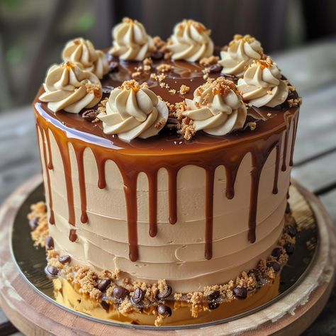 ☕ Indulge in the luxurious flavors of Caramel Coffee Buttercream Cake! A true delight for coffee lovers! 🍰 🍴 Irresistible Caramel Coffee Buttercream Cake 🛒 Ingredients: Cake flour: 2 cups Sugar: 1 cup Baking powder: 1 tsp Eggs: 3 Coffee (strong brewed): 1 cup Butter: 200g Caramel sauce: 1/2 cup 👩‍🍳 Instructions: Bake Cake: Mix flour, sugar, baking powder, eggs, and coffee. Bake at 350°F for 30 minutes. Buttercream: Whip butter, gradually add caramel and coffee. Assemble: Frost cake with b... Caramel Espresso Cake, Caramel Cake Design, Coffee Cake Design, Coffee Caramel Cake, Coffee Birthday Cake, Chocolate And Caramel Cake, Frost Cake, Cupcake Recipes Uk, Espresso Cake