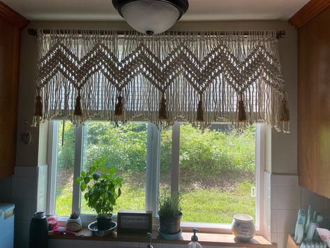 Window valance macrame curtain short cafe curtain boho window hanging Diy Bedroom Decor For Women, Small Spaces Organization Ideas, Small Spaces Organization, Bedroom Decor For Couples Cozy, Short Cafe, Bedroom Decor For Couples Romantic, Valentine Bedroom Decor, Small Bedroom Ideas For Women, Orange Bedroom Decor