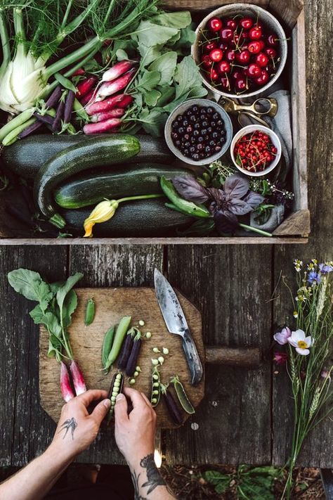 Quick Salads, Beautiful Food Photography, Garden Photography, Summer Salad, Fruit Garden, Veggie Garden, Beautiful Food, Summer Salads, Fruits And Veggies