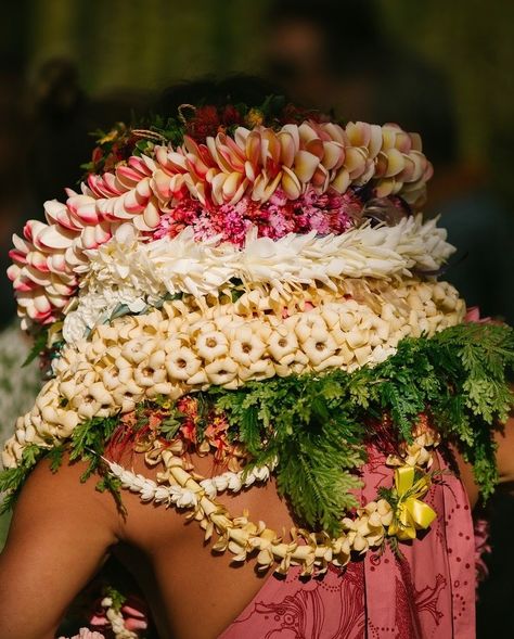 Meleana Hawaii | Layered with love… | Instagram Samoan Aesthetic, Polynesia Aesthetic, Honokaa Hawaii, Polynesian Hair, Polynesian Aesthetic, Crown Flower Lei, Hawaii Leis, Lei Hawaii, Polynesian Beauty