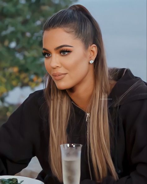 Khloe Kardashian Balayage, Khloe Kardashian Makeup, Kardashian Hair Color, Kardashian Lifestyle, Khloe Kardashian Outfits, Khloe Kardashian Hair, Khloe Kardashian Style, Kardashian Makeup, Khloe Kardashian Photos