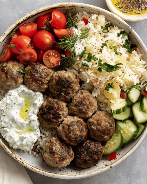 Gyro Rice, Gyro Bowl, Savory Meatballs, Greek Gyros, Gyro Recipe, Hearty Lunch, Healthy Low Calorie Meals, Greek Seasoning, Flavored Rice