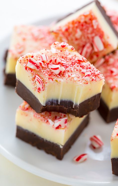 Peppermint Bark Fudge Peppermint Bark Fudge Recipe, Peppermint Bark Fudge, Peppermint Fudge Recipe, Homemade Holiday Treats, Homemade Peppermint Bark, Peppermint Bark Recipes, Christmas Candy Easy, Easy Christmas Candy Recipes, Peppermint Fudge