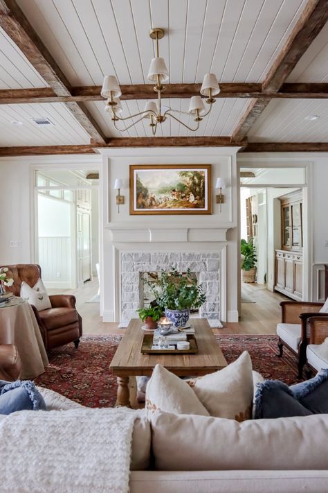 Traditional White Living Room, Family Room Brick Fireplace, Traditional American Home Decor, Cream And Wood Living Room, Traditional Living Room Fireplace, Grandmillenial Interiors, Timeless Homes, Couch Frame, Farmhouse Elegant