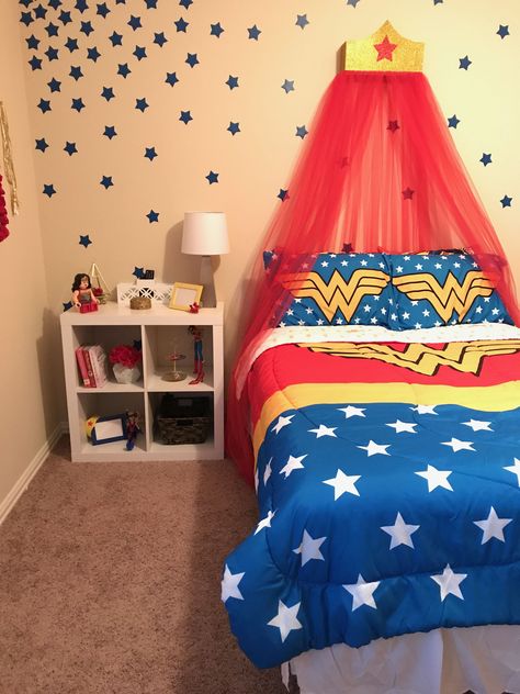 Wonder Woman Bedroom Ideas, Girls Superhero Bedroom, Wonder Woman Party, Wonder Woman Birthday, Superhero Bedroom, Superhero Room, Woman Bedding, Wonder Woman Costume, Girly Room