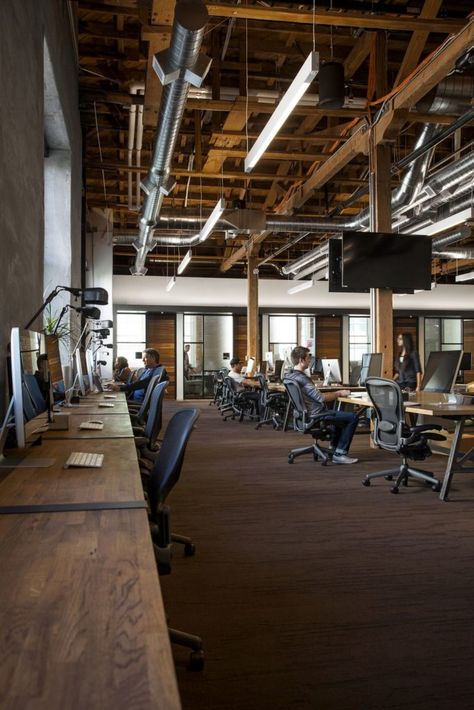 The headquarters also has some more conventional workspaces for those that feel more comfortable working at a desk Architect Office Interior, Industrial Office Space, Startup Office, Warehouse Office, Industrial Office Design, Loft Office, Corporate Office Design, Architects Office, Office Space Design