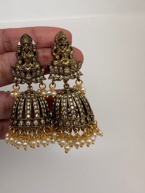 Temple Jewelry Brass Jhumkas For Festivals, Festive Temple Jewelry Metal Jhumkas, Festive Hallmarked Temple Jhumkas, Festive Temple Jewelry Brass Jhumkas, Brass Temple Jewelry Jhumkas For Rituals, Temple Jewellery Jhumkas, Necklace For Neckline, Beautiful Chokers, Temple Jewelry