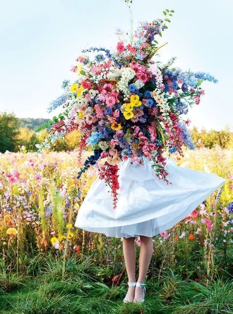 Forever blooms in an endless field! Love this gigantic bouquet of uniquely colored flowers. Bouquet Of Flowers, Arte Floral, Beautiful Blooms, Event Styling, Love Flowers, Pretty Flowers, Fresh Flowers, Flower Power, Wedding Colors