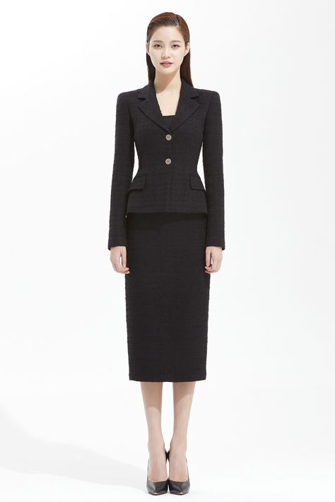 Skirt Suits For Women, Lawyer Outfit, Formal Office, Skirt Suits, Tweed Pencil Skirt, Elegant Blouse Designs, Woman Suit Fashion, Blazer And Skirt, Office Outfit