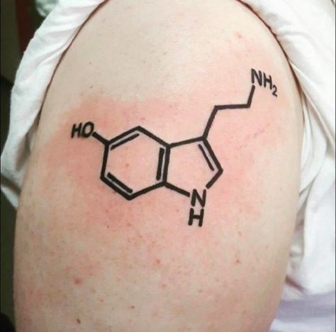 Adrenaline Molecule Tattoo, Adrenaline Tattoo Ideas, Molecule Tattoo Ideas, Chemical Structure Tattoo, Igy6 Tattoo, Adrenaline Molecule, Serotonin Tattoo, Side Thigh Tattoos, Molecule Tattoo