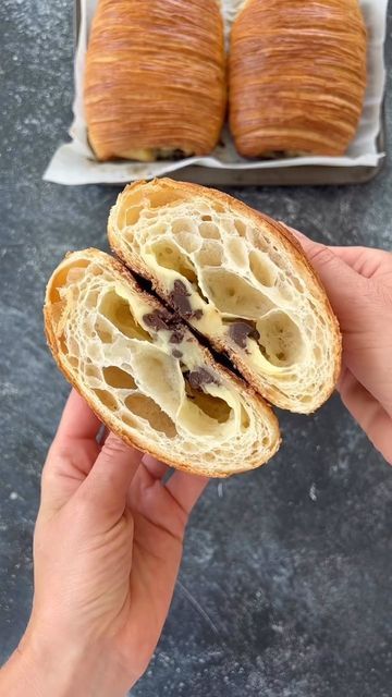 Fou de Pâtisserie on Instagram: "Rien de plus à la mode que le pain suisse feuilleté à la crème et aux pépites de chocolat; pour notre plys grand plaisir. Vidéo de @natashas_baking. « Pain suisse », laminated brioche dough with pastry cream and chocolate chips is in right now and we move it. Video by @natashas_baking. . . #regram #painsuisse #suisse #dropcake #viennoiserie #baking #boulangerie #pateleveefeuilletee #pepitesdechocolat #chocolatechip #foudepatisserie" Natashas Baking, Laminated Brioche, Brioche Dough, Drop Cake, Pastry Cream, Move It, Chocolate Chips, Apple Pie, Dough