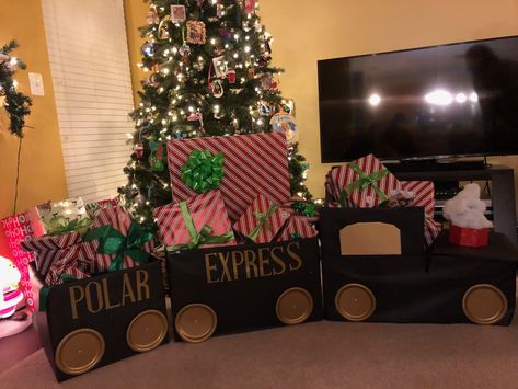 Christmas Box Train Ideas, Present Train Boxes, Train Present Wrapping, Donation Box Ideas Diy Christmas, Gift Train Christmas, Christmas Train For Gifts, Diy Christmas Gifts Train, Christmas Train Presents, Christmas Train For Presents