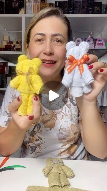 How To Make A Bear Out Of A Towel, Towel Teddy Bear Diy, How To Make A Teddy Bear Out Of A Towel, How To Make A Animal Out Of A Towel, Towel Teddy Bear, Dish Towels, Crafts For Kids, Baby Shower